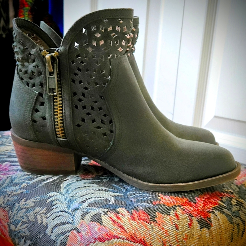 Not Rated women's low cut boots